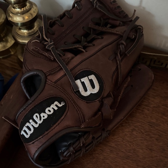 Wilson A950 Classic Brown Leather Glove - Picture 4 of 7